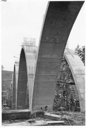 Rohrbach-(Friedens)brücke, km 211,808 - 212,130 Bögen betoniert