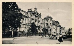 Postkartenalbum mit Motiven von Karlsruhe. "Karlsruhe in Baden. Bundesverfassungsgericht". Prinz-Max-Palais