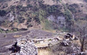 Gamla, Blick entlang der Stadtmauer ins Tal [Gebel gamle, Israel-Exkursion]