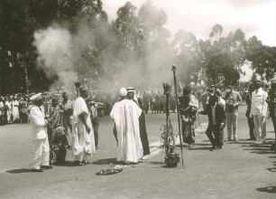 Staatspräsident Amadou Ahidjo zum offiziell. Besuch bei Sultan von Foumban 1960