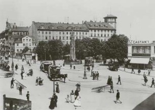 Dresden-Altstadt. Postplatz mit Cholerabrunnen. Blick zum Speise-Restaurant Gambrinus und zu Weber's Hotel