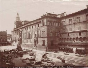 Piazza del Nettuno und Rathaus in Bologna