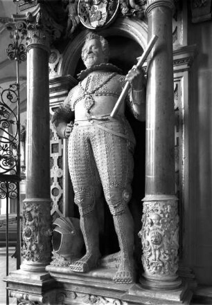 Wandgrab des hessischen Landgrafen Ludwig V. und Magdalena von Brandenburg: Statue des Landgrafen