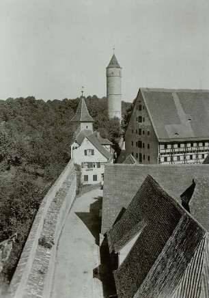 Dinkelsbühl, Grüner Turm : Dinkelsbühl. Blick über die Stadtmauer zum Grünen Turm