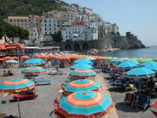 Strand und Stadt Amalfi
