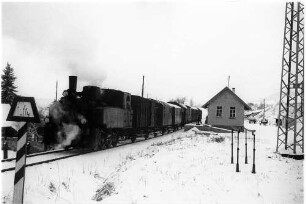 Lok 12, Bahnhof Killer, Stückgut ausladen, das Bahnhofsgebäude ist seit 1993 das Deutsche Peitschenmuseum, der einzige erhaltene Bahnhof zwischen Hechingen und Gammertingen