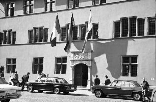 Freiburg: rumänische Woche; Rathaus mit rumänischer Fahne