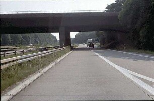 Nebenfahrbahn West (Karlsruhe Richtung Basel): Brücke von Norden