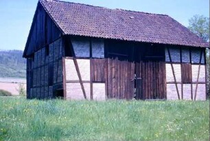 alte Scheune außerhalb des Ortes