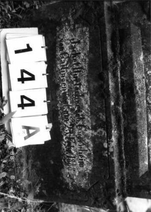 Grabstein 144 (Index: 100096025) Maße HxBxT: 132x61x12 cm: Grabstein 144A
