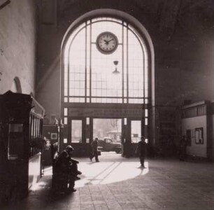 Bahnhof Dresden-Neustadt. Empfangsgebäude, Nordeingang von innen : Dresden-Neustadt. Bahnhof Dresden-Neustadt. Empfangsgebäude, Nordeingang von innen