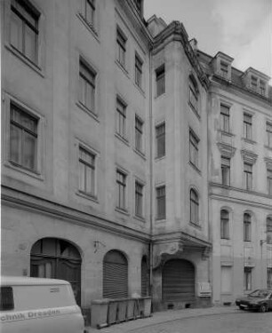 Dresden-Neustadt, Obergraben 19. Wohnhaus (um 1900). Straßenansicht (Teilansicht)