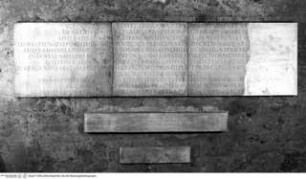 Tafel in Erinnerung an den Widerruf des Dekrets von 1590