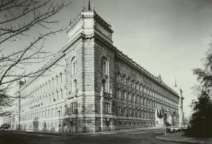 Dresden. Bezirksgericht, Lothringer Straße : Dresden. Bezirksgericht (heute Amtsgericht), Lothringer Straße 1. Straßenansicht