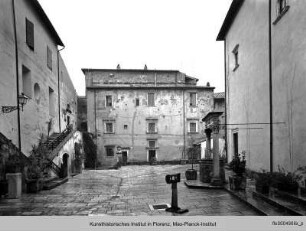 Piazza della Fortezza, Pitigliano