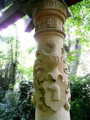 Gerichtsstätte - Steinsäule mit Wappen und Jahr 15xx (Restauriert)-exemplarisch_04-25052014Neu--