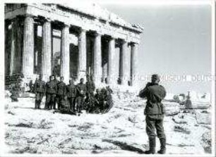 Deutsche Soldaten vor Akropolis