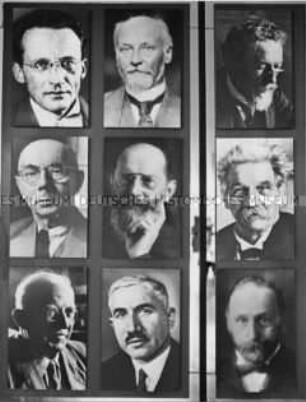 Ausstellungstafel mit den deutschen Nobelpreisträgern im Deutschen Pavillon auf der Weltausstellung 1958 in Brüssel