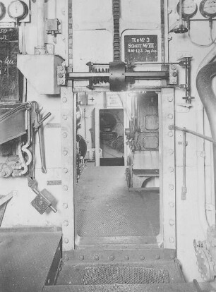 Schottentür, offen : Technikgeschichte | Reisen des norddeutschen Lloyd-Bremen | Der Norddeutsche Lloyd in Bremen und die Entwicklung der modernen Dampfschiffahrt