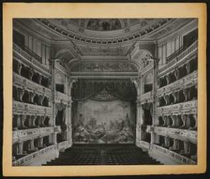 Hofburgtheater, Wien: Ansicht Zuschauerraum, Proszenium und Bühne