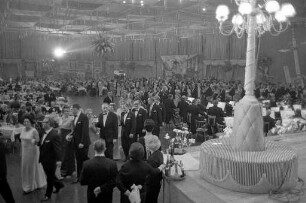 Presse- und Bühnenball des Badischen Staatstheaters und des Presseclubs Karlsruhe in der Schwarzwaldhalle.