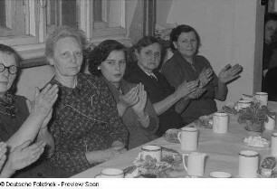 Teilnehmerinnen einer Veranstaltung zum Internationalen Frauentag