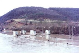 Staustufe Gundelsheim/Neckar bei Hochwasser