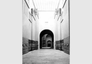 Aufstellung des Vorderasiatischen Museums im Pergamonmuseum, Prozessionsstraße mit Blick zum Ischtar-Tor