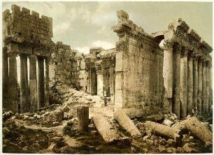 Balbek. Façade du Temple de Jupiter. [Baalbek, Jupiter-Tempel, Fassade]