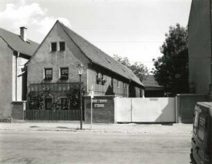 Radebeul, Altkötzschenbroda 13. Ehemaliger Dreiseithof. Wohnstallhaus (Bezeichnet 1805)