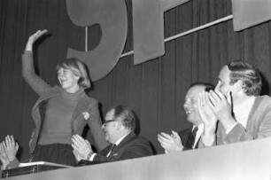 Oberbürgermeisterwahl am 9. April 1978. Großveranstaltung der Karlsruher SPD für die Kandidatin Heinke Salisch in der Festhalle Durlach im Rahmen des Wahlkampfs