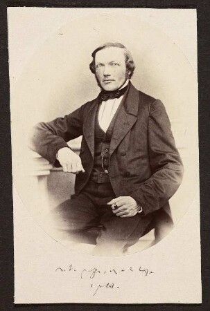 Porträt Julius Pörzler : Foto-/Bildersammlung Stenografische Sammlung. Porträt Julius Pörzler. Photographie. Carte de visite (um 1860). Dresden: SLUB P a 0454