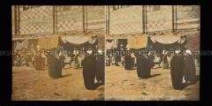 Belebter Markt mit Metallwaren, Kairo
