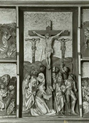 Mittelschrein, Mittelbild: Kreuzigung