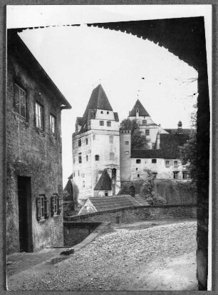 Am 2. Tor zu Burg Trausnitz : Landshut. Burg Trausnitz. Ansicht von Südwesten mit Wittelsbacher Turm