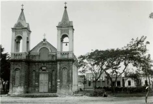Kirche im Park vor dem Bahnhof in Três Lagoas