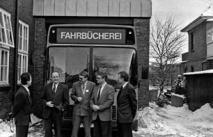 Fahrbücherei des Kreises Stormarn: Präsentation des neuen Bücherbusses