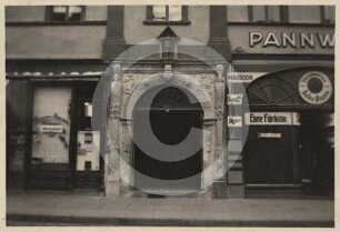 Portal am Bürgerhaus Markt 8 in Schweidnitz