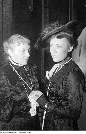 Szenenbilder aus dem Stück "Der lebende Leichnam" von Leo Tolstoi im Volkstheater Pankow in Berlin