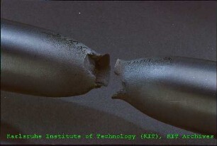 Detailaufnahme einer Materialprobe nach einem Zugexperiment des Instituts für Materialforschung I (IMF I)