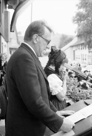 Bernau: Preisübergabe an Bürgermeister und Ansprache von Minister Engler