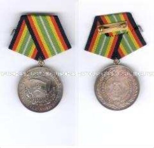 Medaille für treue Dienste in der Nationalen Volksarmee in Silber, 4. Ausführung