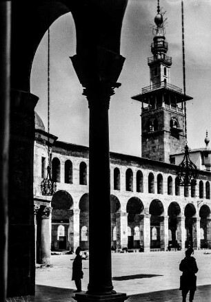 In einer Moschee (Deutsche Indien-Expedition 1926/1929 - Rückreise: Irak-Syrien-Libanon-Türkei)