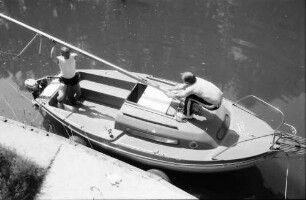 Breisach: Yachthafen, Boot klarmachen