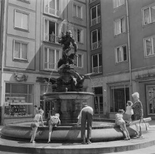 Dresden. Gänsediebbrunnen von Robert Diez (1878)
