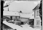 Bingen, Winkel bei der Mühle Hof im Winter; im Hintergrund Kirchturmspitze