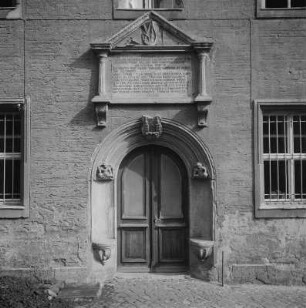 Wittenberg. Portal der alten Mensa