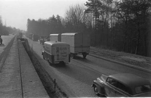 LKW-Verkehr auf der Autobahn Karlsruhe-Pforzheim.