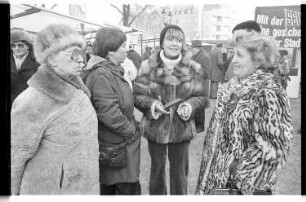 Kleinbildnegativ: Straßenfest der SEW, Alt-Tegel, 1979