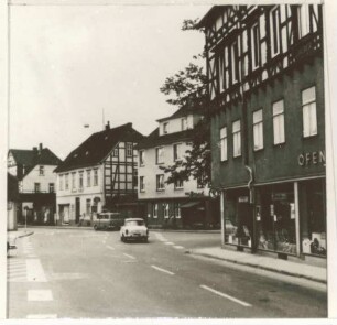Lange Straße. Detmold. Blick aus der Richthofenstraße in den nördlichen Teil der Langen Straße bis zur Bahnüberführung
